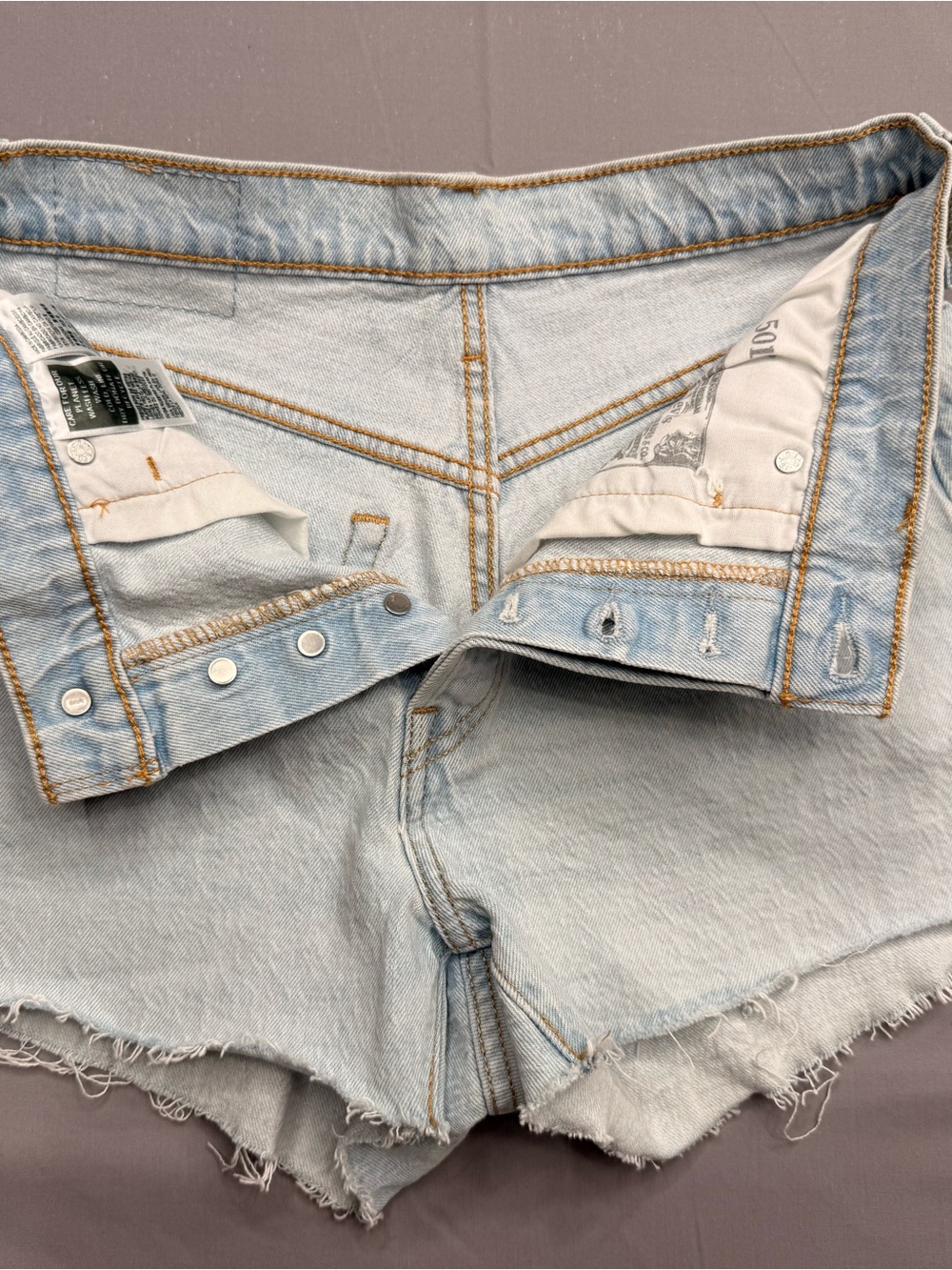 Levi's Light Blue Denim Jeans with Silver Button - Picture 3 of 6